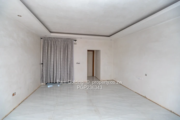 6 Bedroom Double Storey With a Prolific Borehole