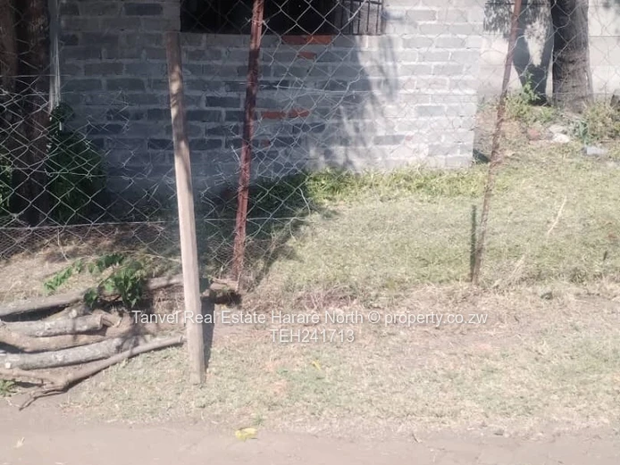 Hatfield HOUSE FOR SALE 150k.  Situated on 2300sqm, 5 bedrooms (main en-suite)  2 bathrooms + 2 sepa