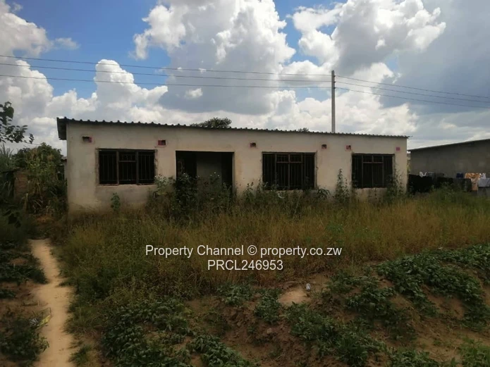 Short-term 3-Bed Cottage in Waterfalls - Large Plot