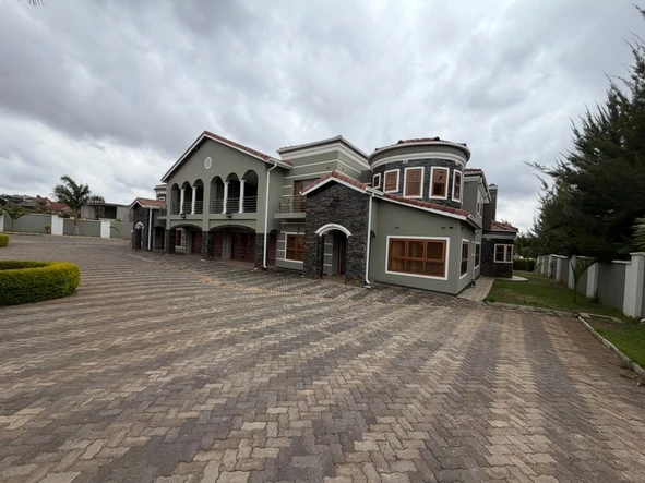 5 Bedroom House