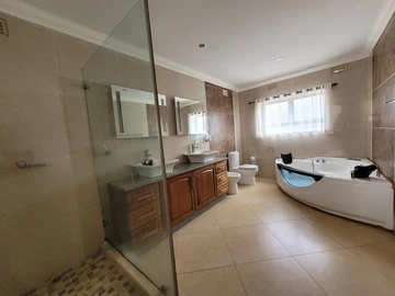 8 Bedroom House