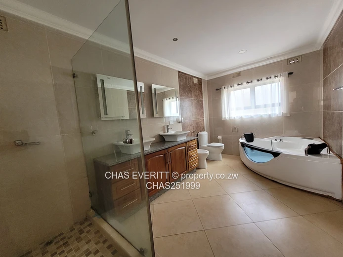 Umwinsidale 8 bed House for sale