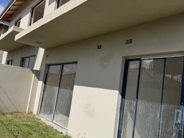2 Bedroom Flat & Apartment