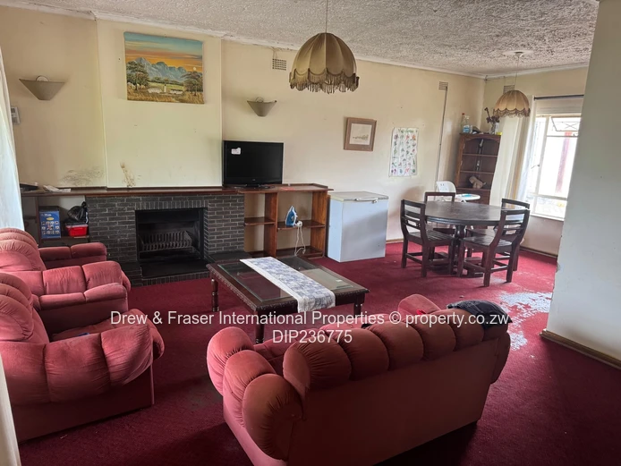 Cotswold Hills Mabelreign 3 beds House with a bedsitter cottage for sale $150k