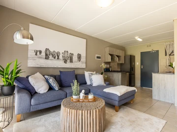 2 Bedroom Flat & Apartment