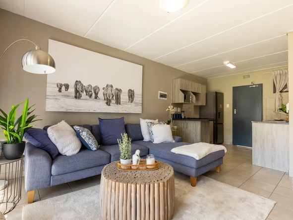 2 Bedroom Flat & Apartment