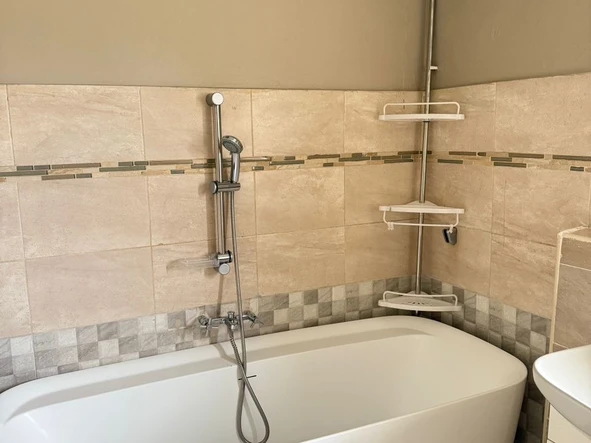 2 Bedroom Flat & Apartment