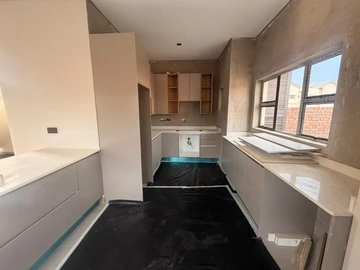 2 Bedroom Flat & Apartment