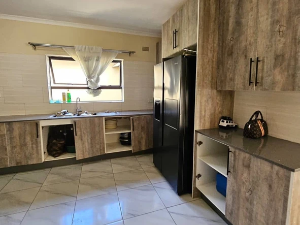 3 Bedroom Flat & Apartment