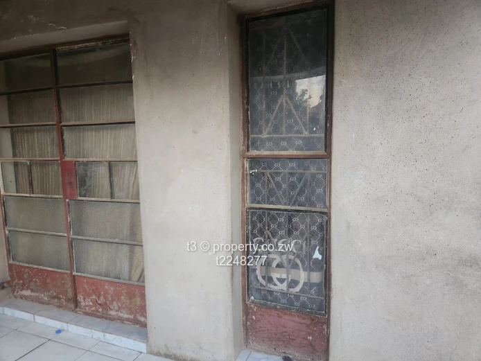 3-Bed Damofalls Home – Tiled Roof & Walled Yard (Sole Mandate)