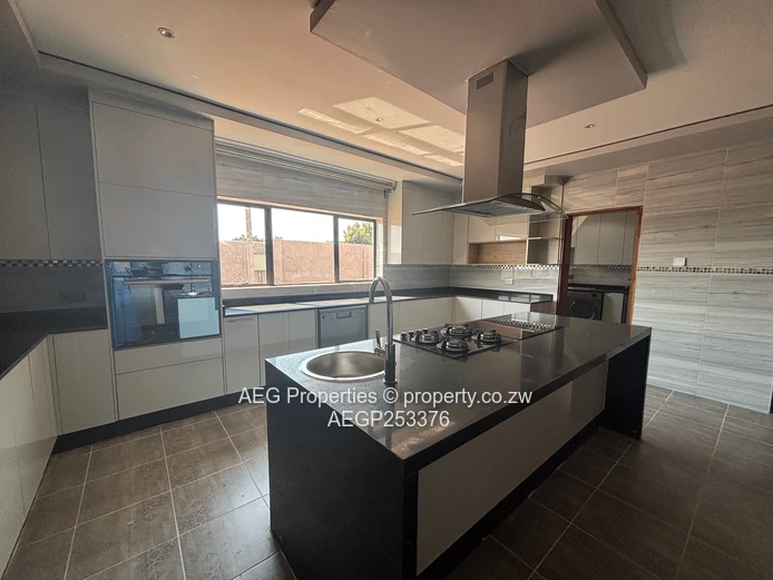 6 Bed House To Rent In Gletwyn 