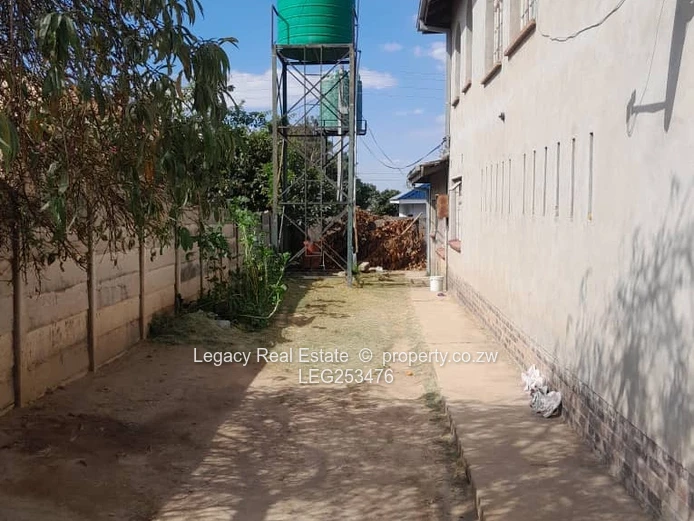 Zimre Park 5-Bed Home with Borehole, Garage & Driveway (Sole Mandate)
