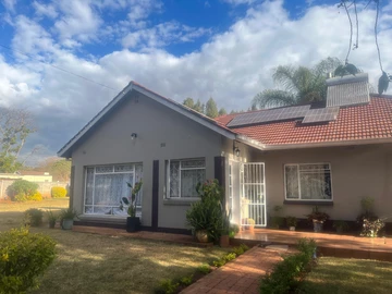 A cosy stunning home for rent in Mt  Pleasant