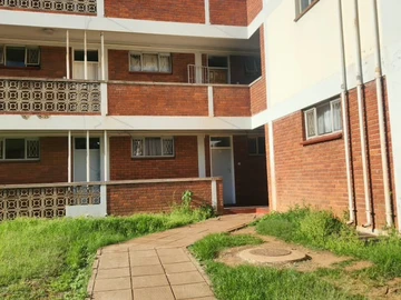 2 Bedroom Flat & Apartment