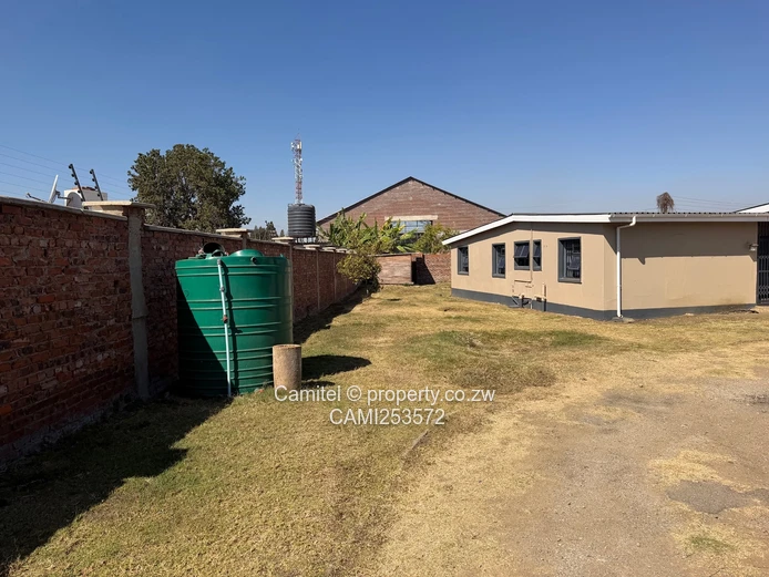 Spacious 3-bed Sunridge Home with Flatlet & Verandah