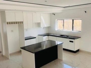 3 Bedroom Flat & Apartment
