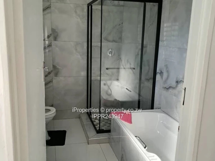 Mainway Meadows 570sqm plot size- House for sale