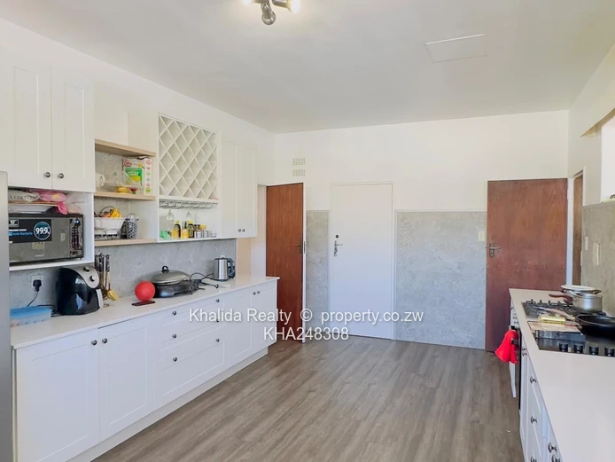 AVONDALE Executive Family Home | US$570k (Sole Mandate)
