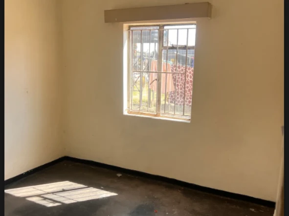 2 Bedroom Flat & Apartment