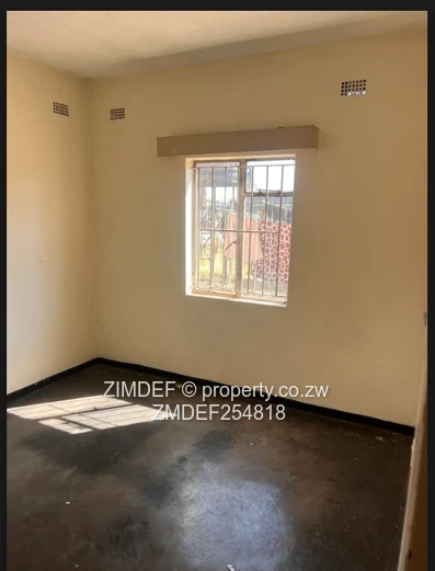 Bright 2-Bed Furnished Flat with Secure Windows — Willowvale (Sole Mandate)