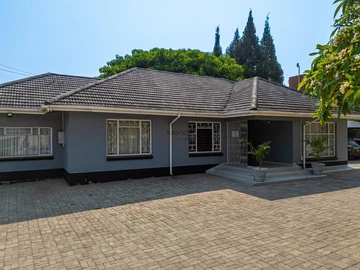 6 Bedroom House