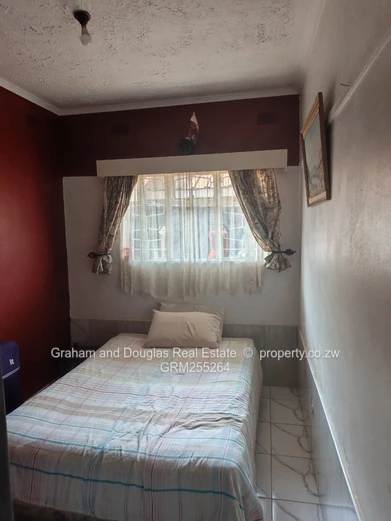 Warren Park 1 house to let