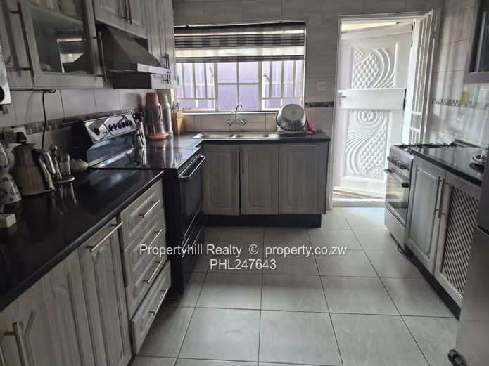 Secure 4-Bed Granary Park Home — Borehole, Garage & Paved Yard