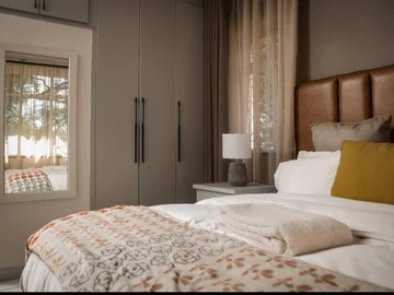 2 Bedroom Flat & Apartment