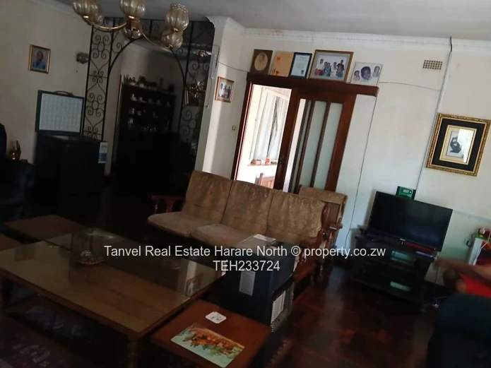 Hatfield HOUSE FOR SALE  Main House Features: Situated on 4,134sqm 5 bedrooms (main en-suite)  