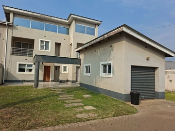 4 Bedroom Flat & Apartment
