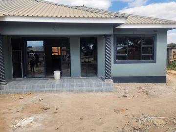 Msasa Park House with Ensuite, Solar & Water Tank