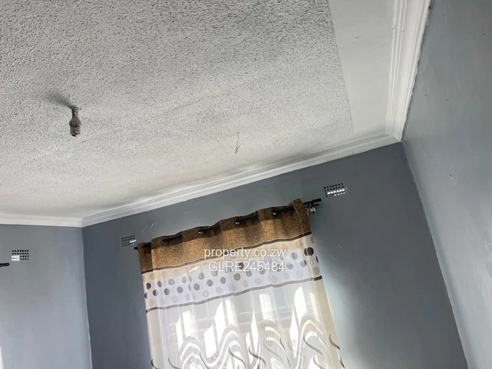 Paved, Walled 4-Bed Home with En-suite & Garden, Ruwa