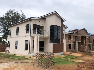 4 Bedroom Flat & Apartment