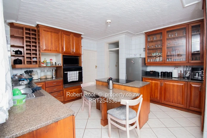 Prime 5 Bedroom Home for Sale in Helensvale