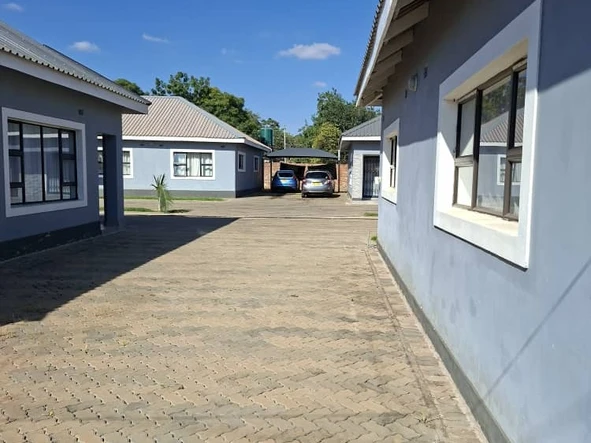 3 Bedroom Flat & Apartment