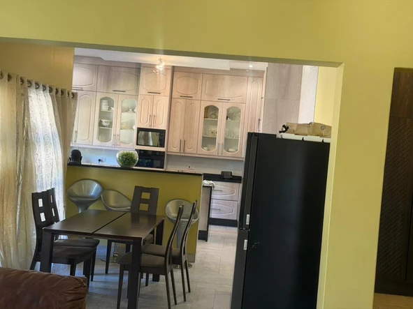 4 Bedroom Flat & Apartment