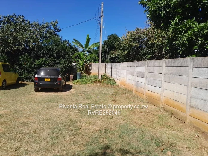 4-Bed Family Home on 1,500m² with Borehole, Borrowdale West