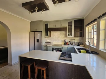 3 Bedroom Flat & Apartment