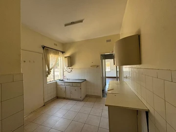 2 Bedroom Flat & Apartment