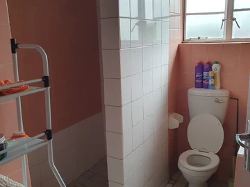 2 Bedroom Flat & Apartment