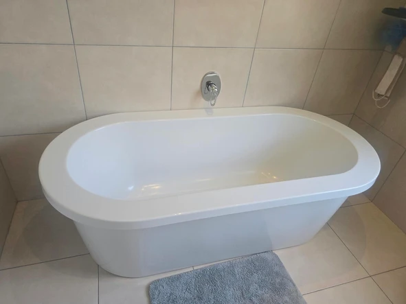 2 Bedroom Flat & Apartment