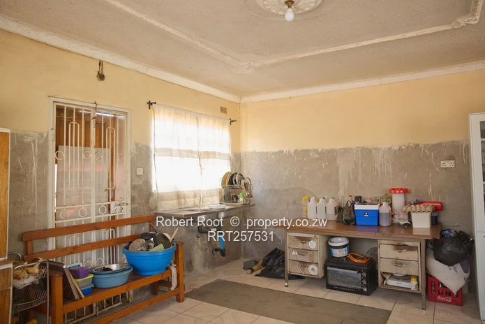 Spacious 3-Bed Damofalls Cottage on 1130 m² with Tank