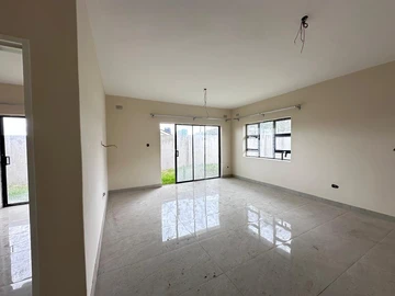 2 Bedroom Flat & Apartment