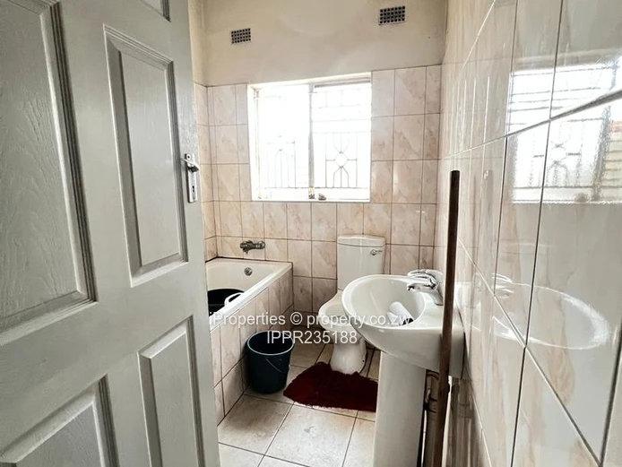 4-Bedroom Home for Sale in Glen View 1 Riverside – Secure, Solar-Powered & Well-Maintained