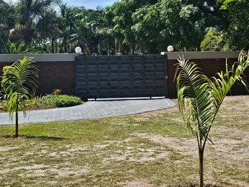 *For Rent* *BORROWDALE*: STUNNING & Neat Double-Storey Mansion in Borrowdale