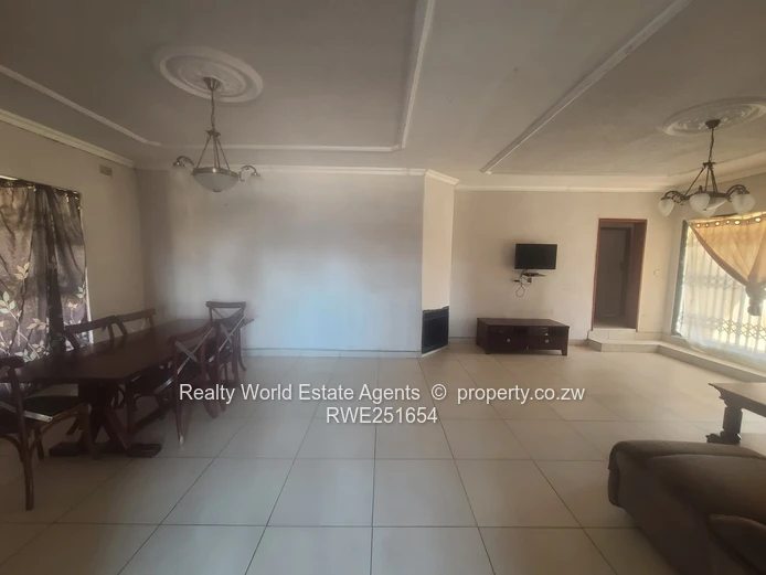 For Sale: 5-Bed Home with 2-Bed Cottage – Zimre Park, Ruwa (Sole Mandate)