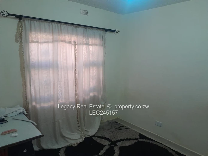 Well-Maintained 4-Bedroom House To Let In Damofalls.