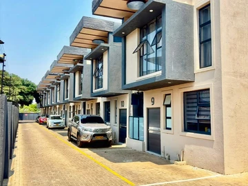 2 Bedroom Flat & Apartment