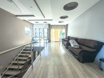 6 Bedroom House