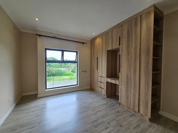 3 Bedroom Flat & Apartment